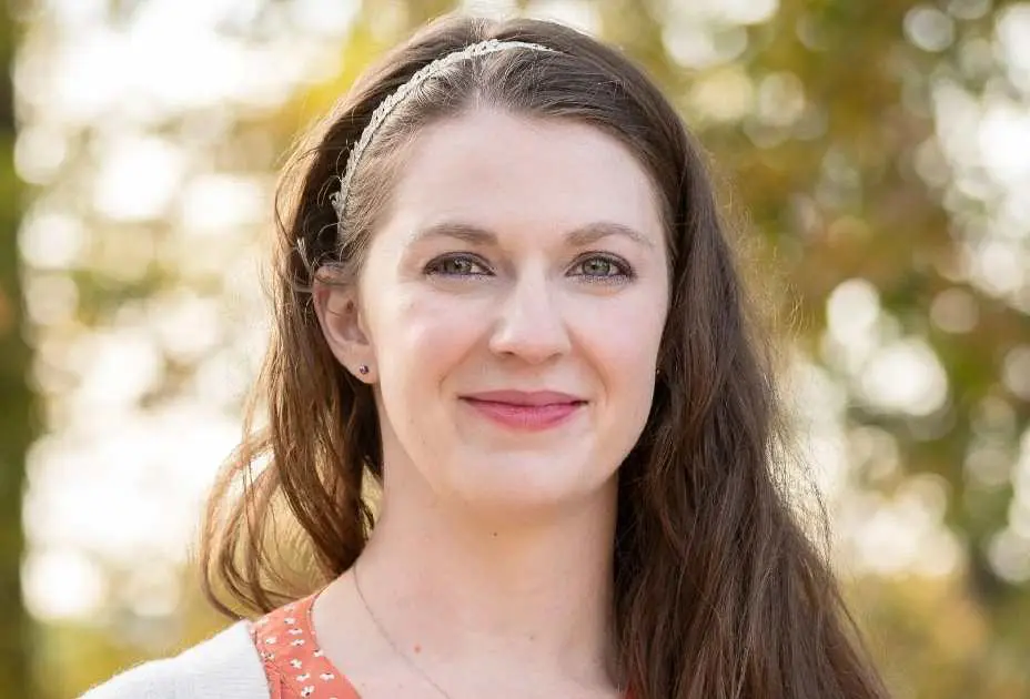 A woman with long hair and wearing a necklace.